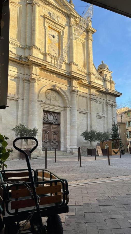 Un Coin De Luberon Lägenhet LʼIsle-sur-la-Sorgue Exteriör bild