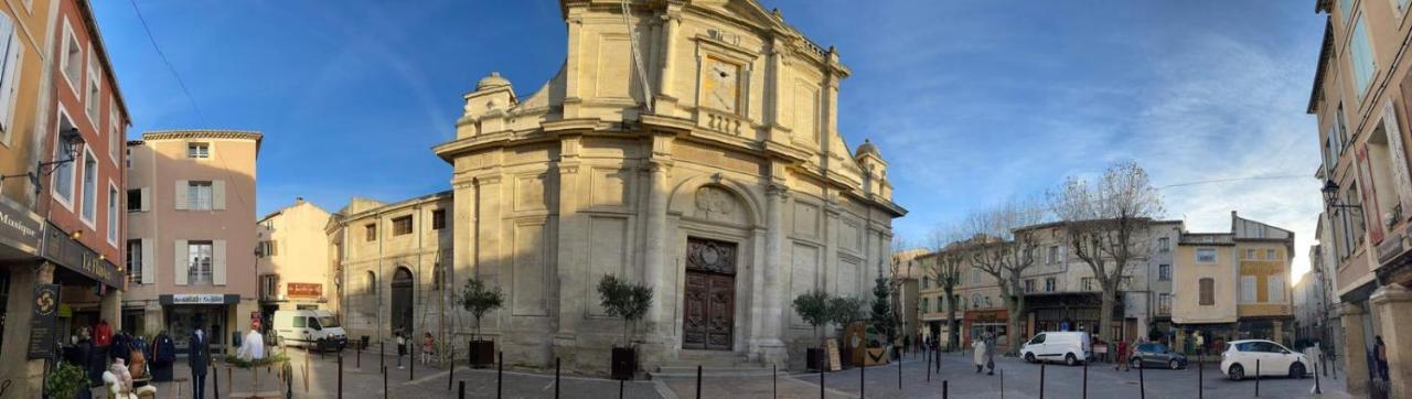 Un Coin De Luberon Lägenhet LʼIsle-sur-la-Sorgue Exteriör bild